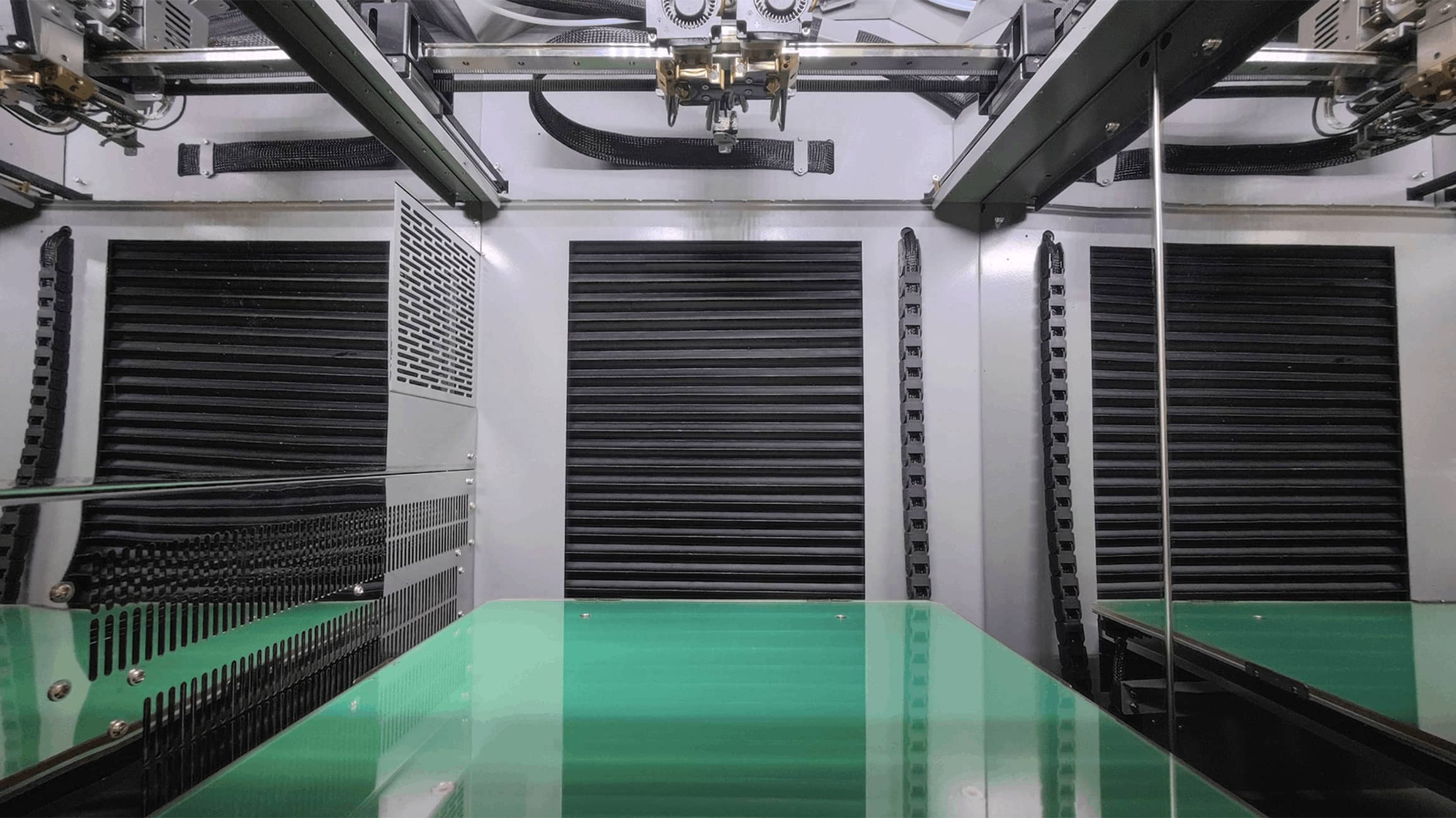 CreatBot PEEK-300 sealed 120°C hot chamber interior for PEEK printing