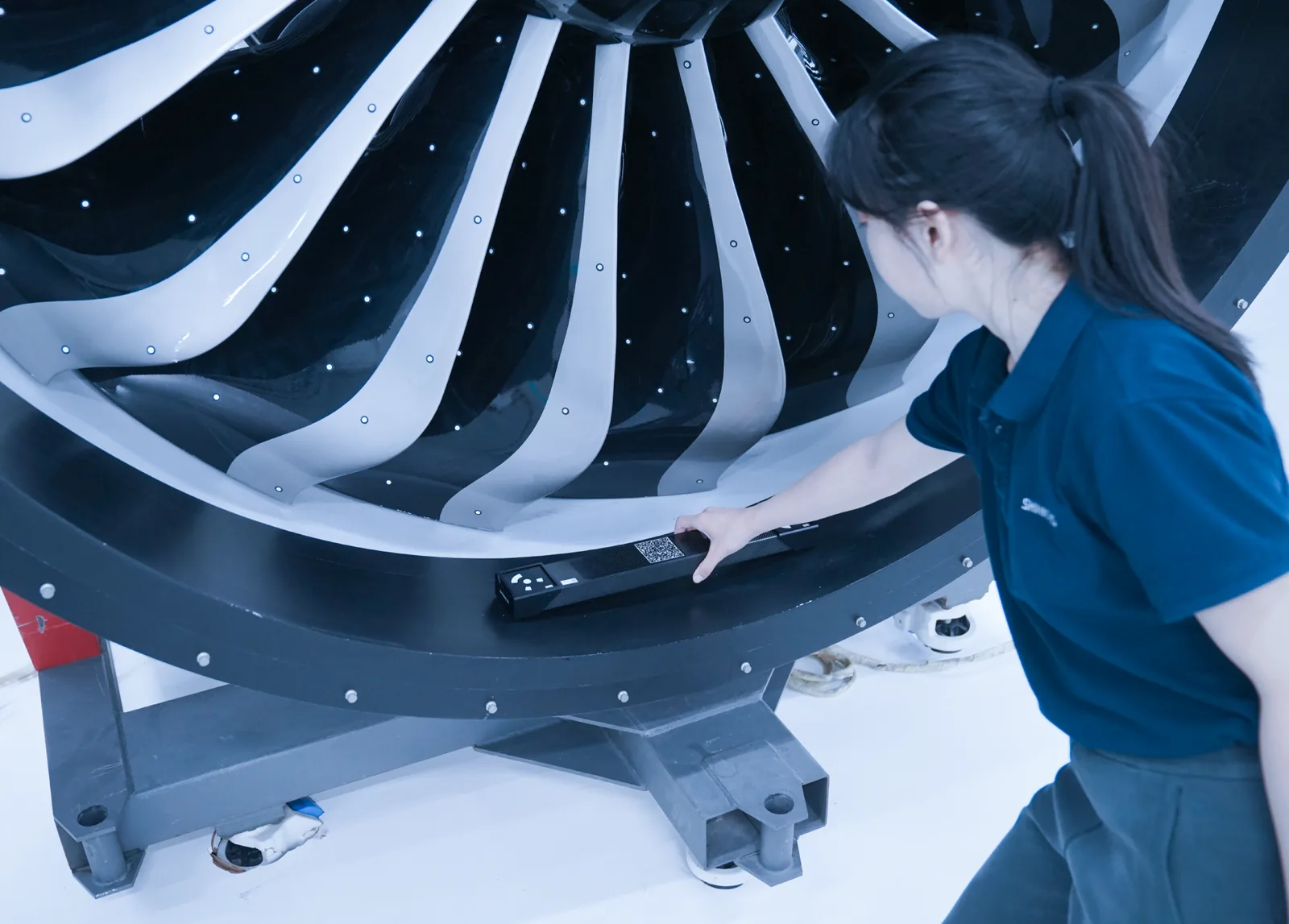FreeScan Omni Lite inspecting a large aircraft-engine fan assembly on the shop floor