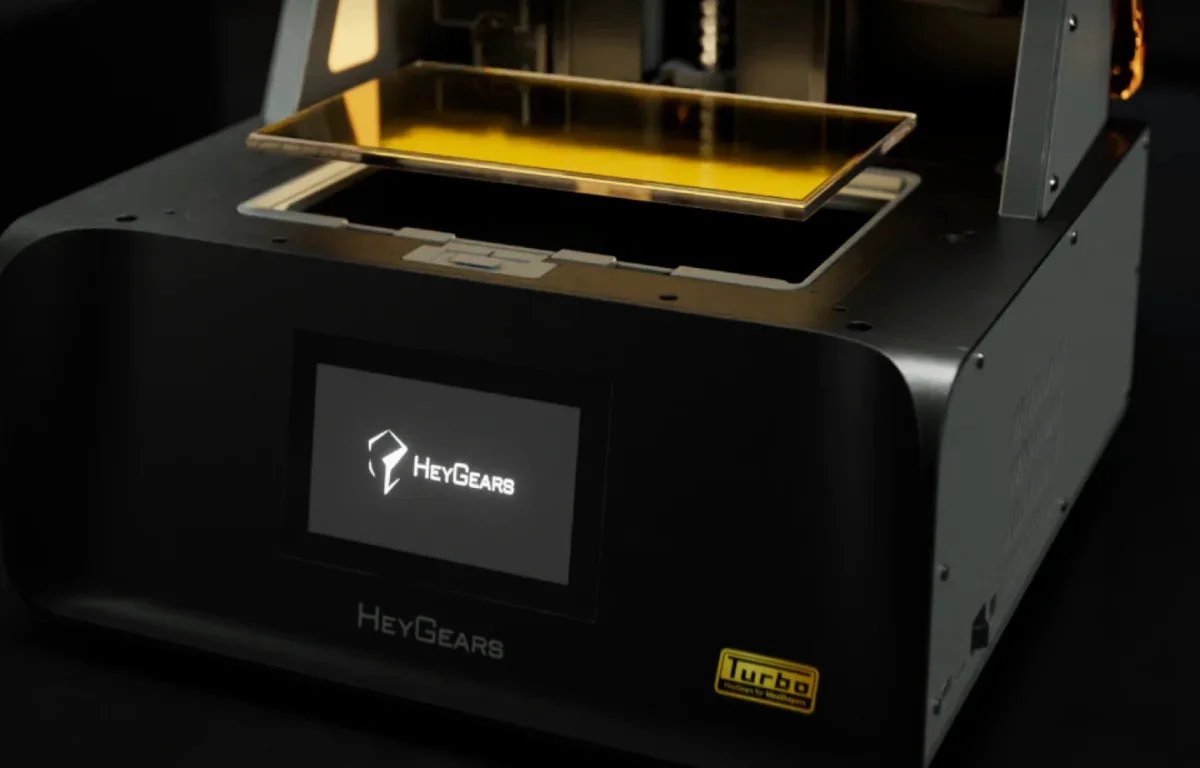 HeyGears Reflex RS Turbo Amber Screen close-up - gold-tinted high-contrast LCD installed in the printer