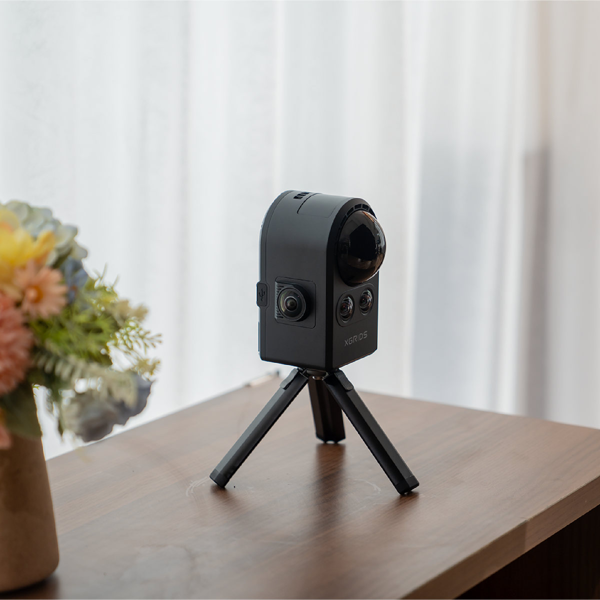 PortalCam compact desktop tripod setup &mdash; handheld or tripod-mounted capture modes